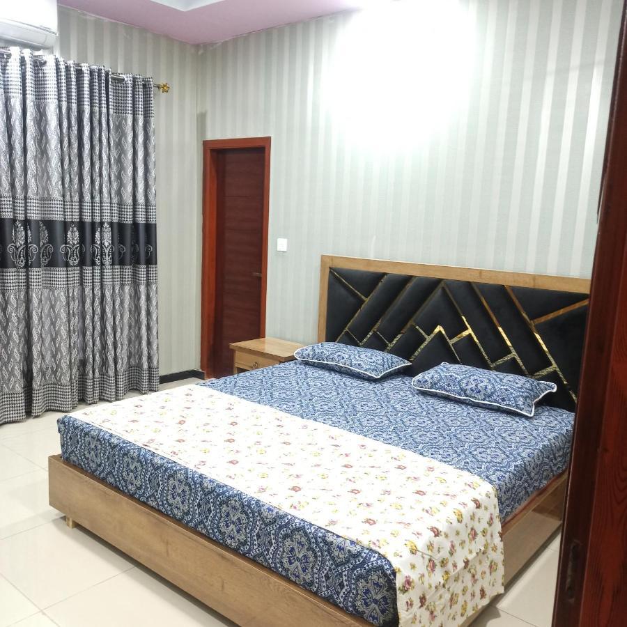 The Crown Guest House Islamabad Exteriör bild